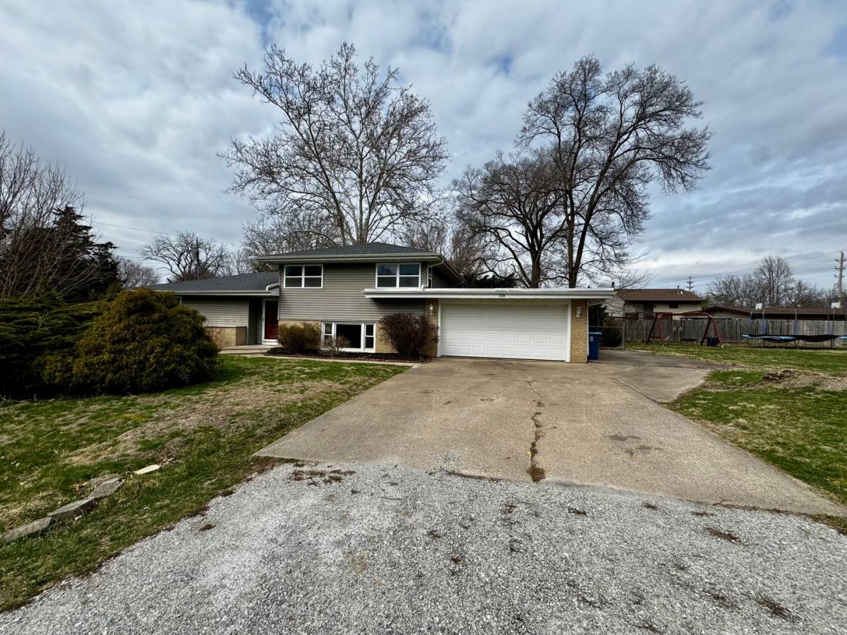 House for rent at 108 W 15th Ave, Coal Valley, IL 61240