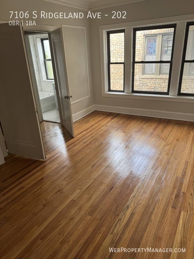 Apartment for rent at 7106 S Ridgeland Ave #202, Chicago, IL 60649