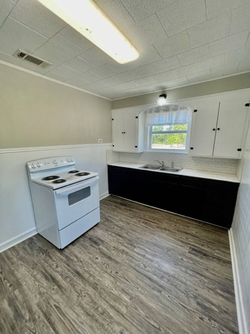 House for rent at 13253 China Spring Rd, China Spring, TX 76633