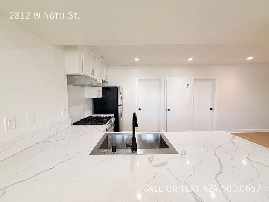 Apartment for rent at 2812 W 46th St, Los Angeles, CA 90043