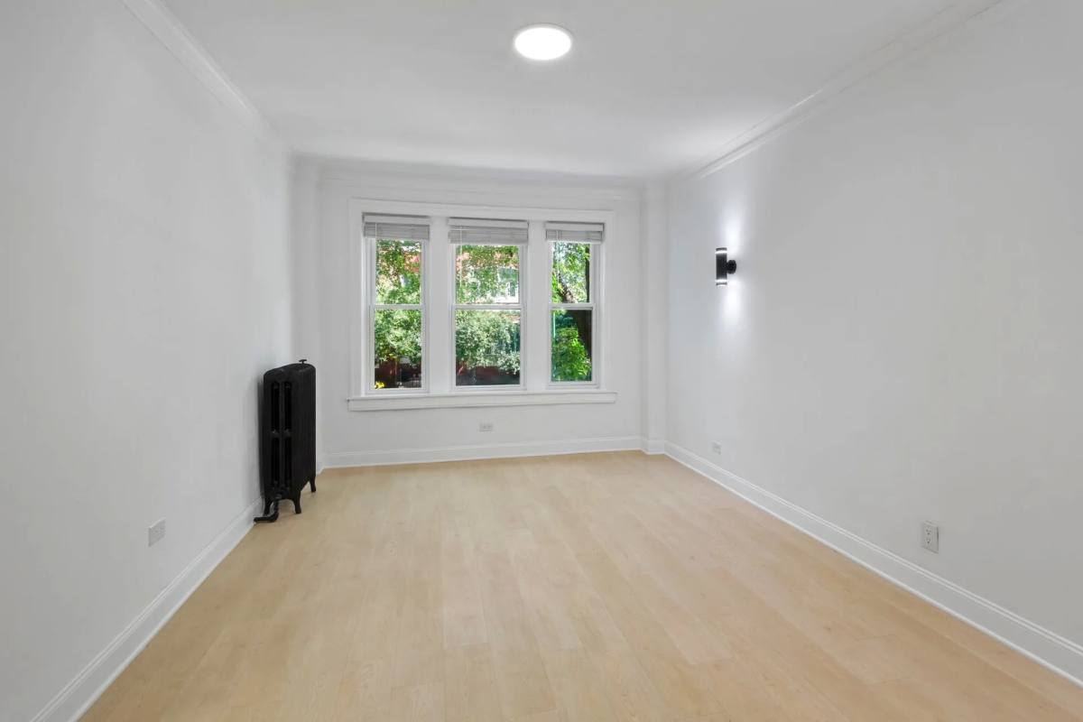 Apartment for rent at 5038-5041 N Sheridan Rd, Chicago, IL 60640