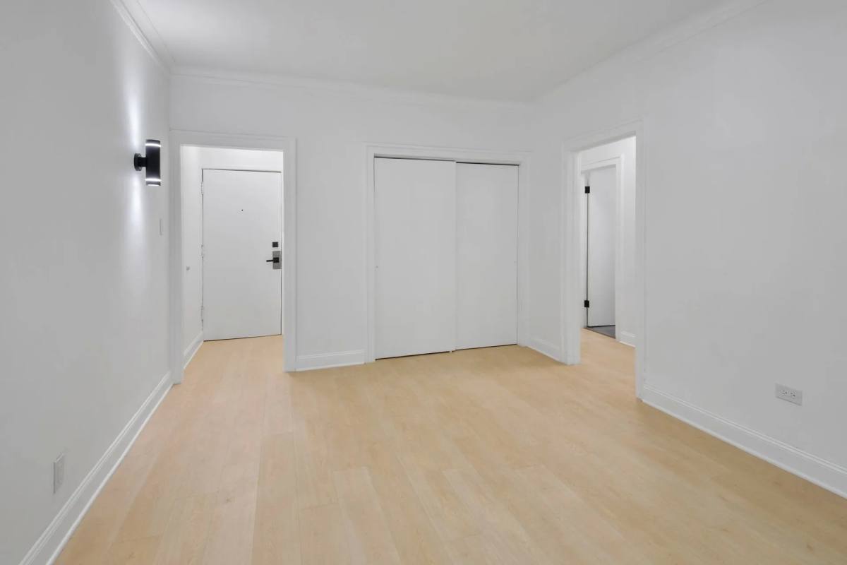 Apartment for rent at 5038-5041 N Sheridan Rd, Chicago, IL 60640