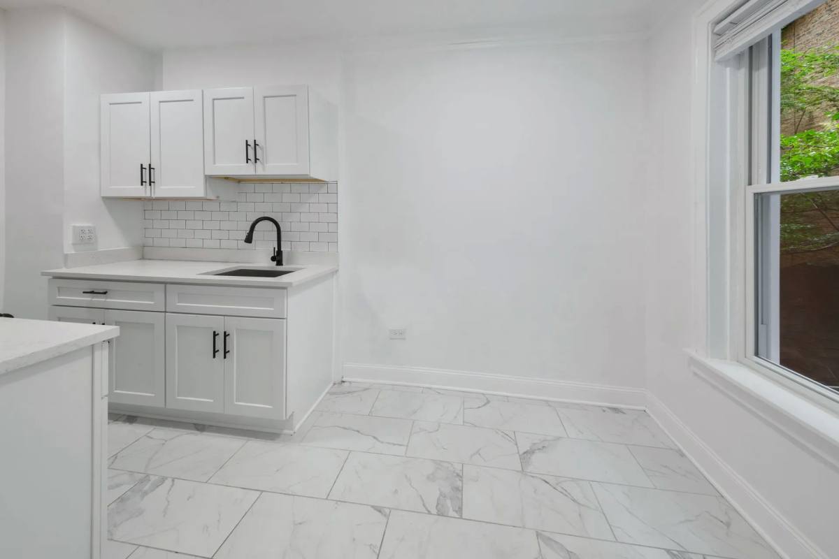 Apartment for rent at 5038-5041 N Sheridan Rd, Chicago, IL 60640