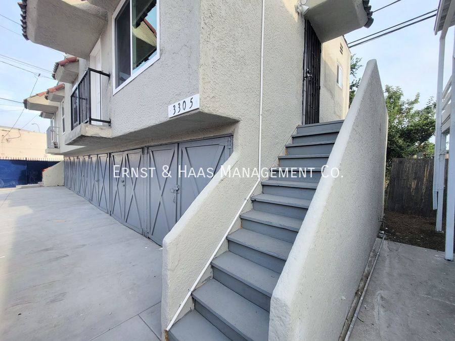 Apartment for rent at 3305 Platt Ave, Lynwood, CA 90262