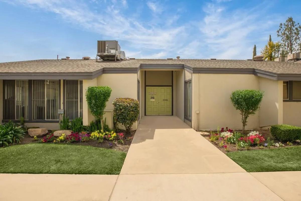 Apartment for rent at 3294 E Dakota Ave, Fresno, CA 93726