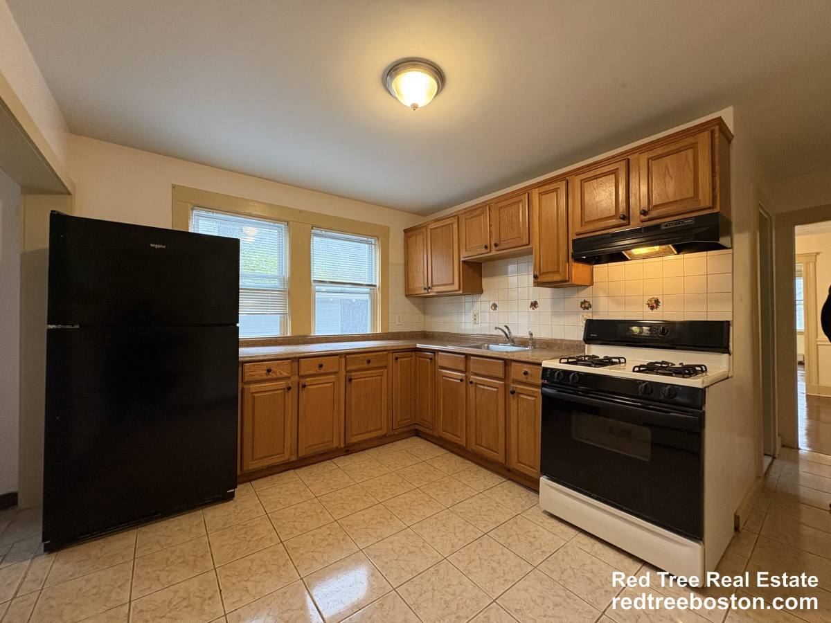 Apartment for rent at 595 Fellsway W #1, Medford, MA 02155