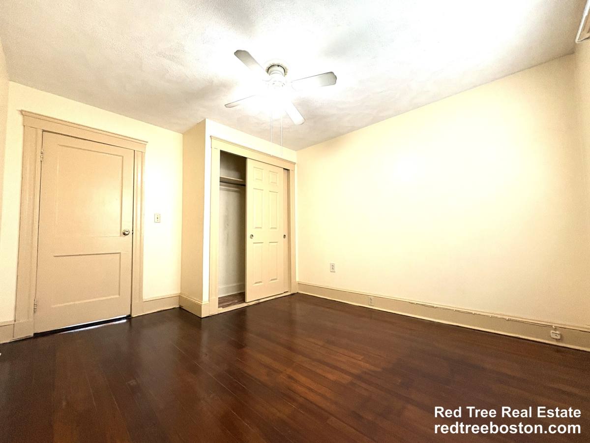 Apartment for rent at 595 Fellsway W #1, Medford, MA 02155