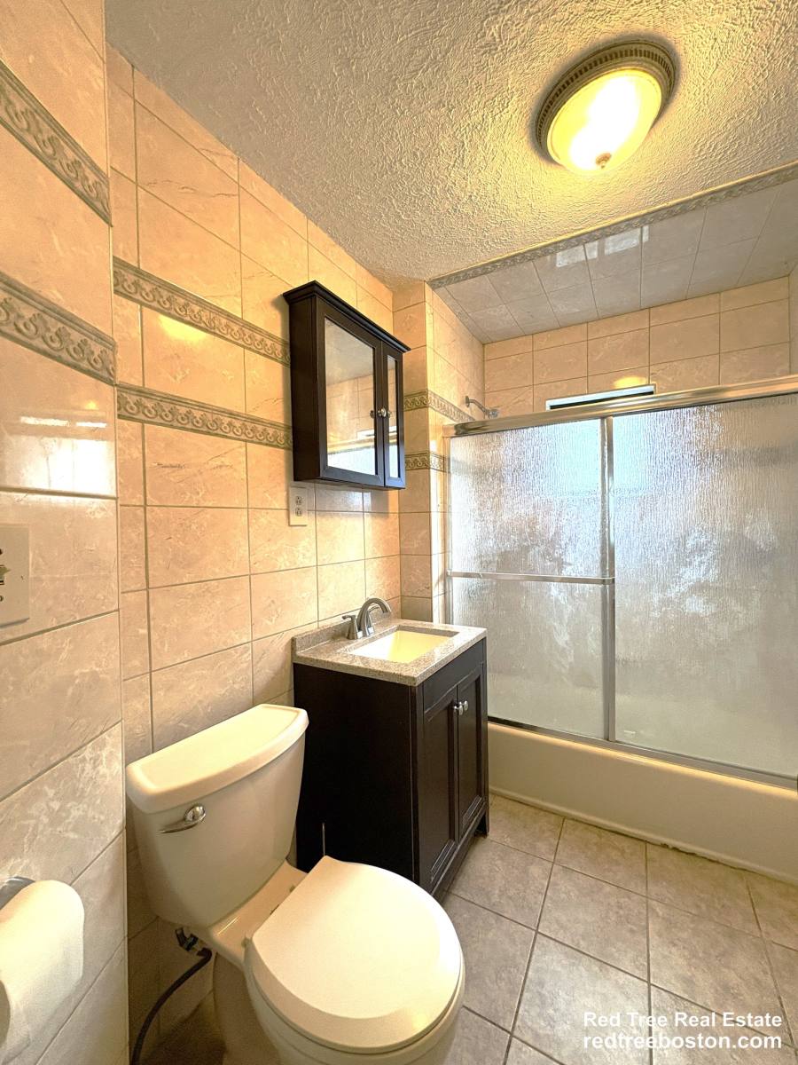 Apartment for rent at 595 Fellsway W #1, Medford, MA 02155