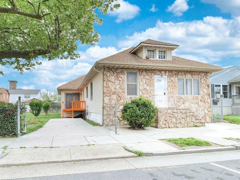 Apartment for rent at 711 N Ohio Ave #1, Atlantic City, NJ 08401