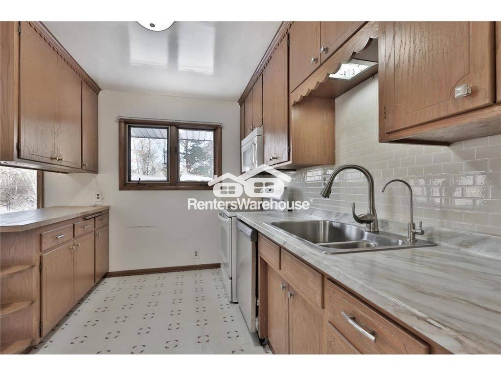 House for rent at 1241 Holly Dr E, Hugo, MN 55038