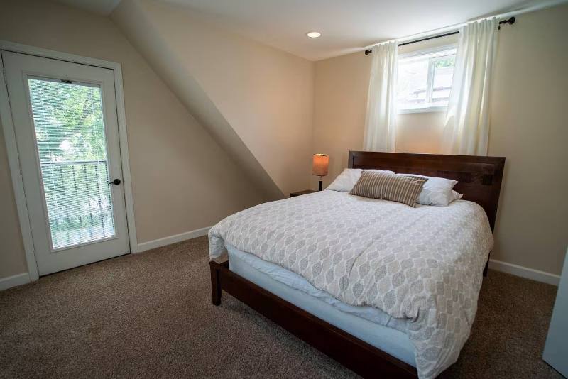 Apartment for rent at 1916 W Roscoe #2, Chicago, IL 60618