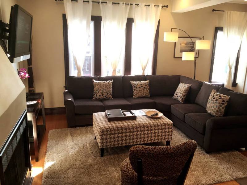 Apartment for rent at 1916 W Roscoe #2, Chicago, IL 60618