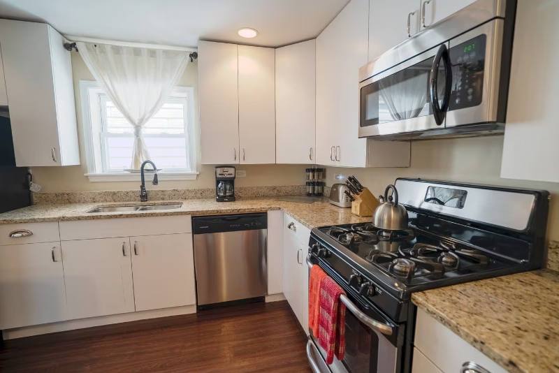 Apartment for rent at 1916 W Roscoe #2, Chicago, IL 60618