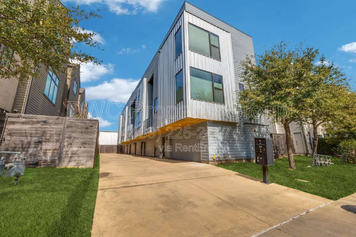 2711 Kimsey Dr, Dallas, TX 75235