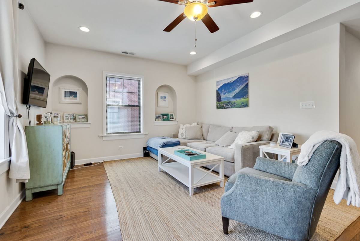Apartment for rent at 1819 W Leland Ave #1, Chicago, IL 60640