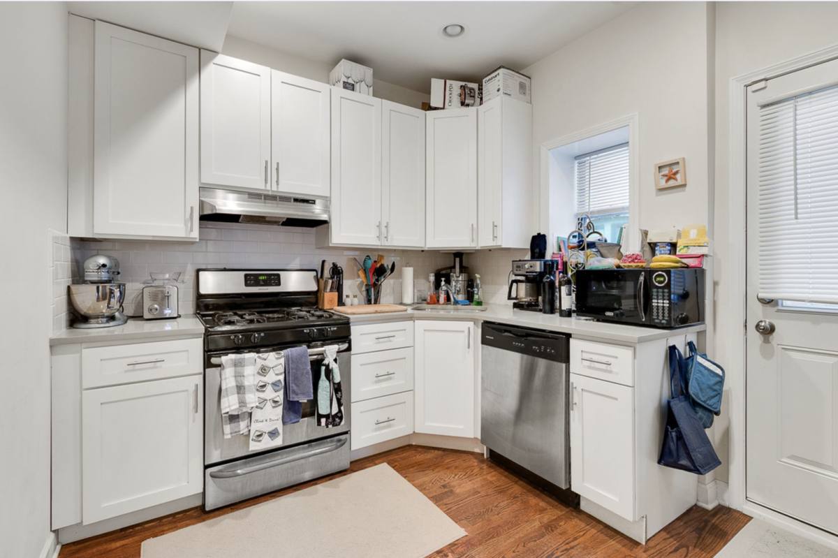Apartment for rent at 1819 W Leland Ave #1, Chicago, IL 60640