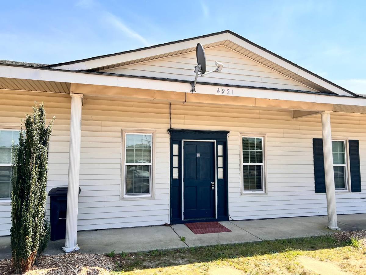 Apartment for rent at 4921 Fairground Rd #B, Dunn, NC 28334