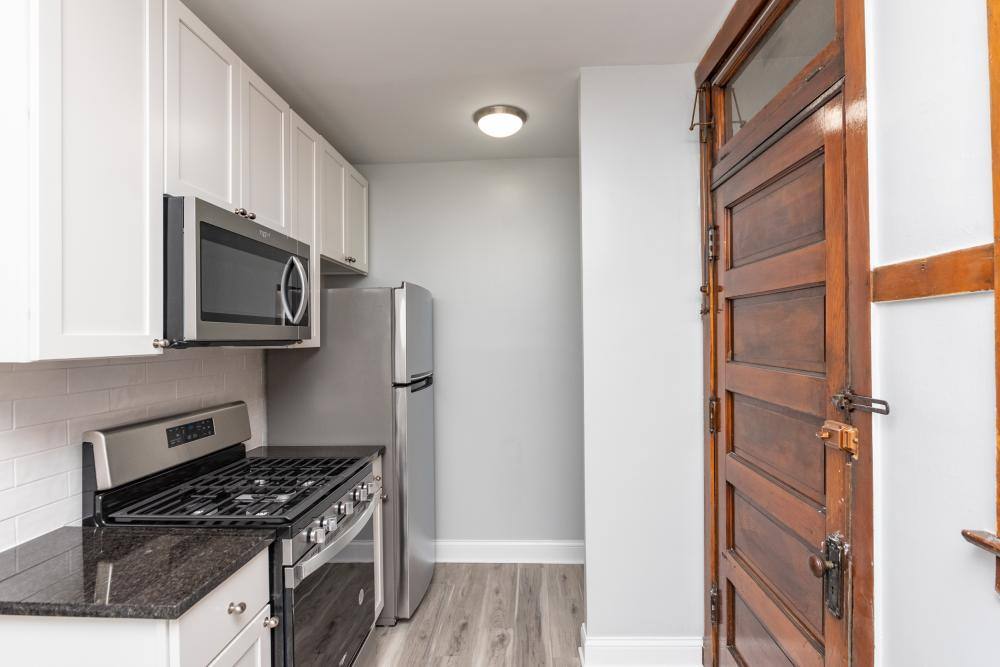 Apartment for rent at 2514 W Belle Plaine #2, Chicago, IL 60618