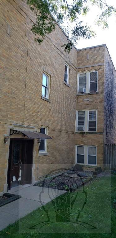 Apartment for rent at 4512 N Laporte Ave #2R, Chicago, IL 60630