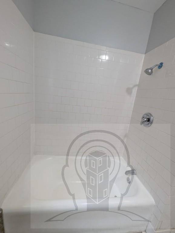 Apartment for rent at 3438 W Foster Ave #1S, Chicago, IL 60625