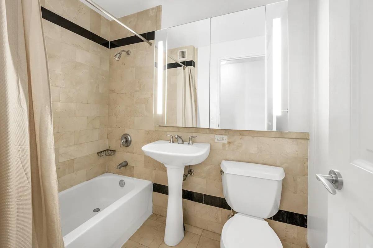 Apartment for rent at 20 W St #15K, New York, NY 10004