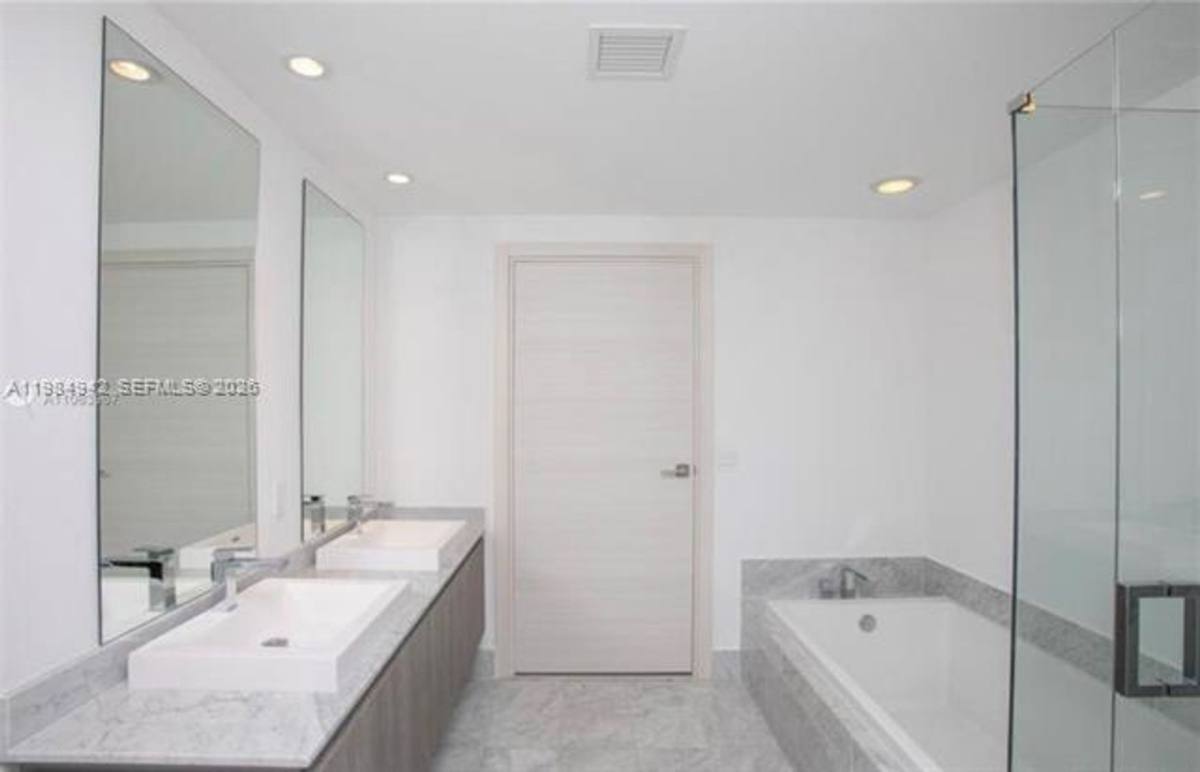 Apartment for rent at 801 S Miami Ave, Miami, FL 33130