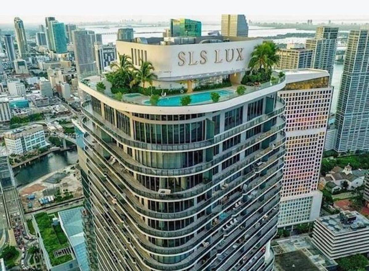 Apartment for rent at 801 S Miami Ave, Miami, FL 33130