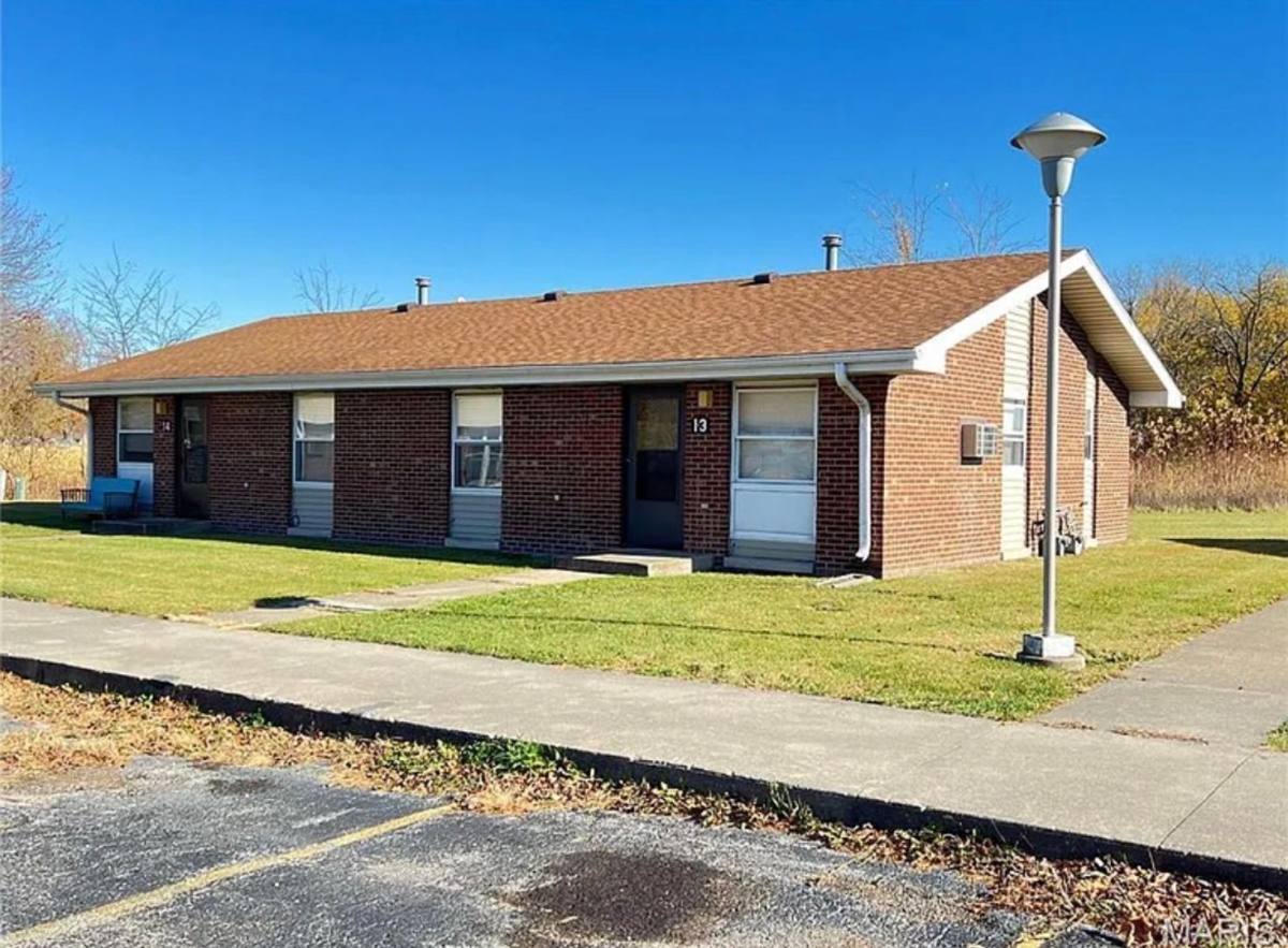 Apartment for rent at 404 E Maple St, Chatsworth, IL 60921