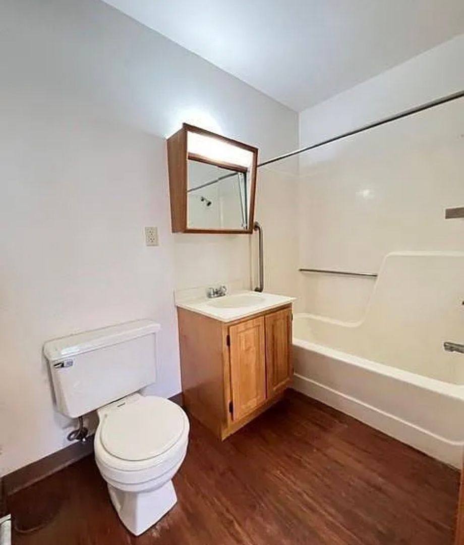 Apartment for rent at 404 E Maple St, Chatsworth, IL 60921