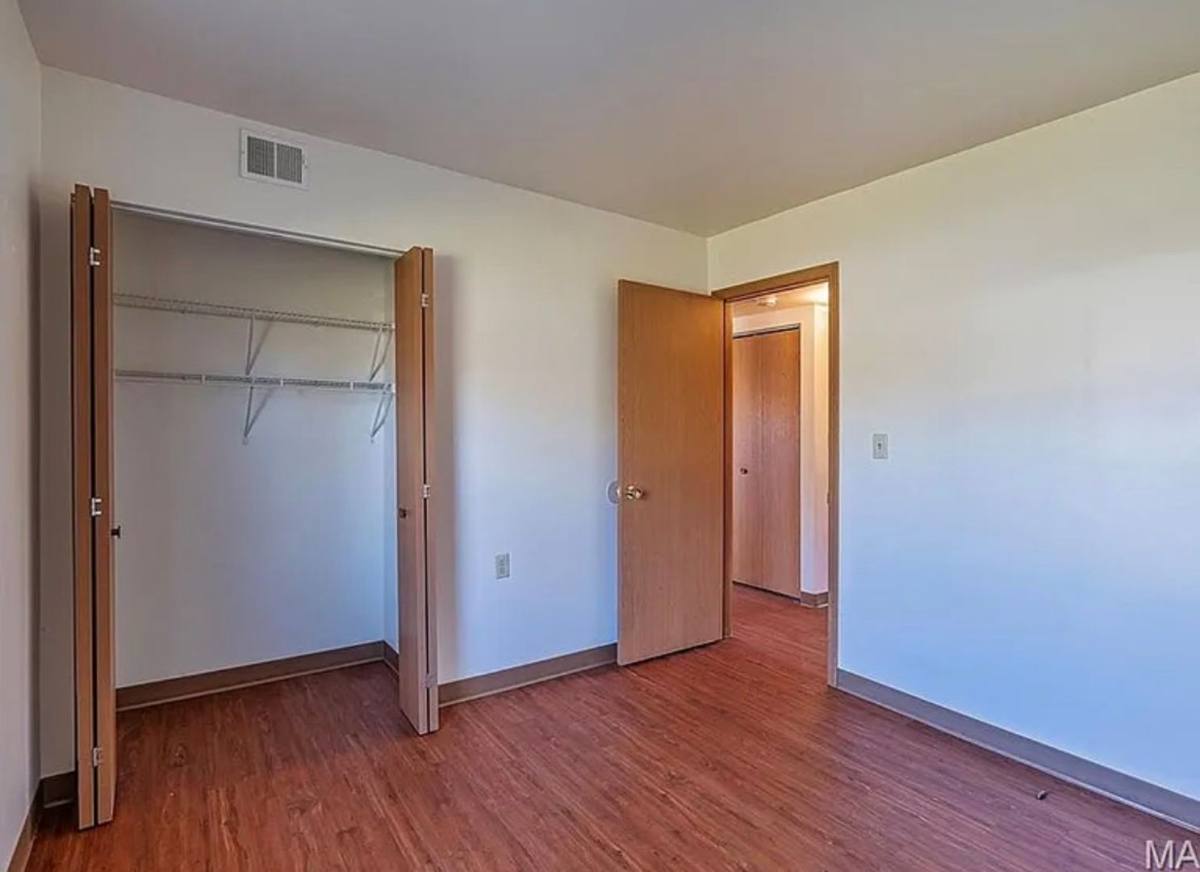 Apartment for rent at 404 E Maple St, Chatsworth, IL 60921