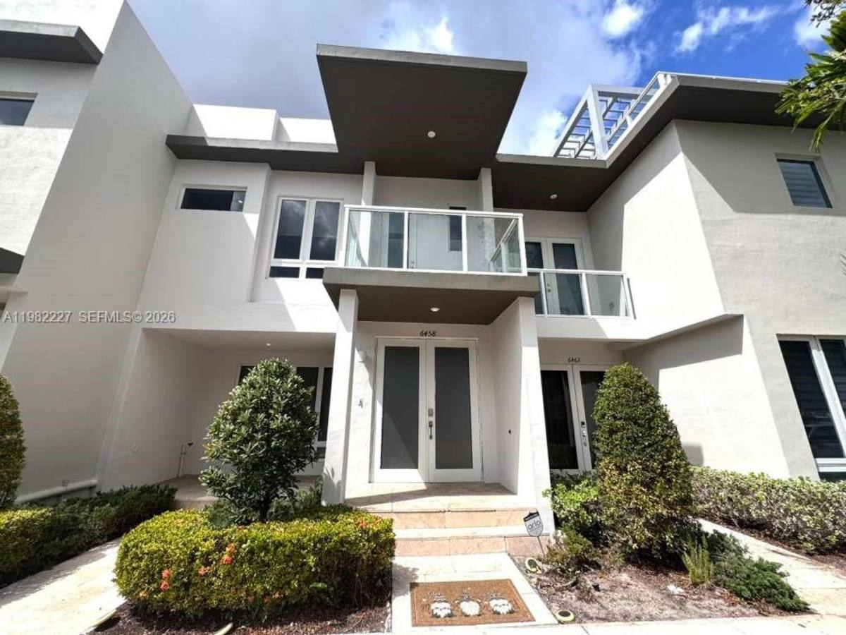 Townhouse for rent at 6458 NW 103rd Passage, Miami, FL 33178