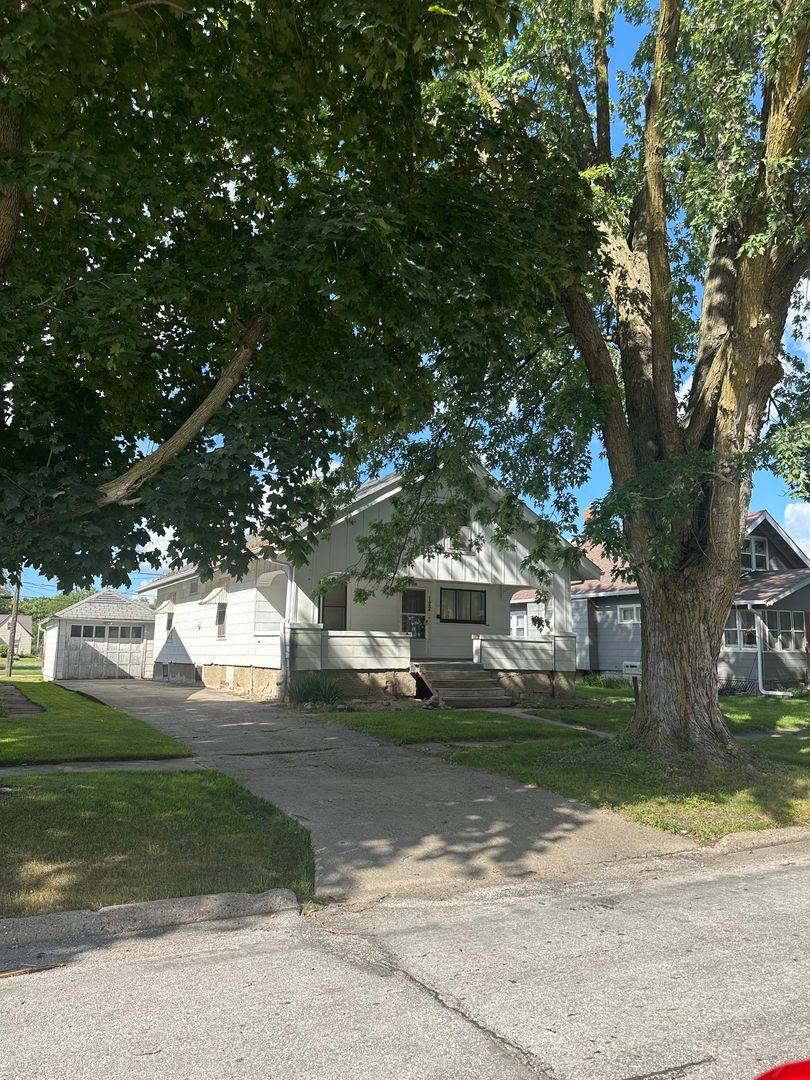 122 E Pleasant St, Rockwell City, IA 50579 - House for Rent - Image 1