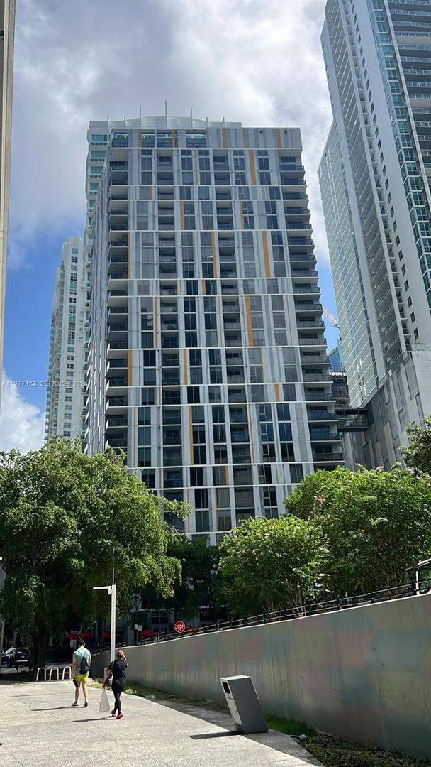 Apartment for rent at 31 SE 6th St, Miami, FL 33131