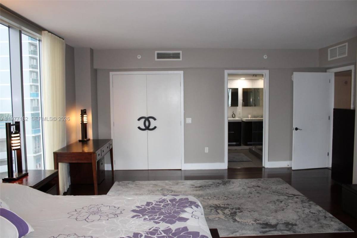 Apartment for rent at 31 SE 6th St, Miami, FL 33131