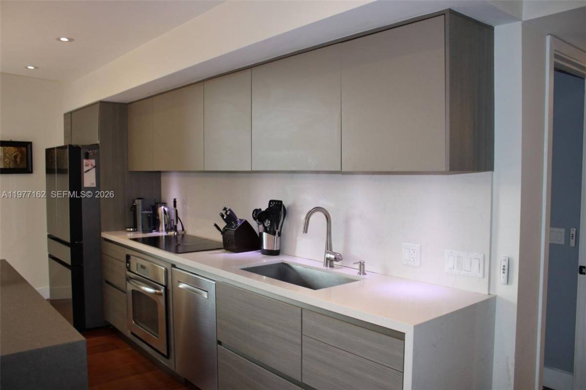 Apartment for rent at 31 SE 6th St, Miami, FL 33131