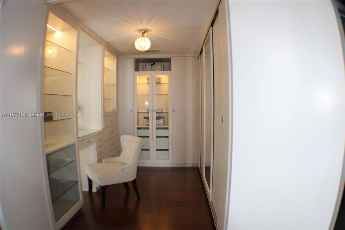 Apartment for rent at 31 SE 6th St, Miami, FL 33131