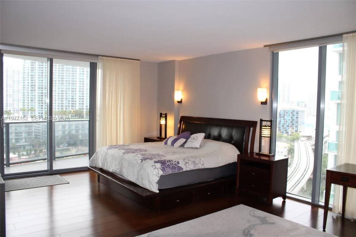 Apartment for rent at 31 SE 6th St, Miami, FL 33131