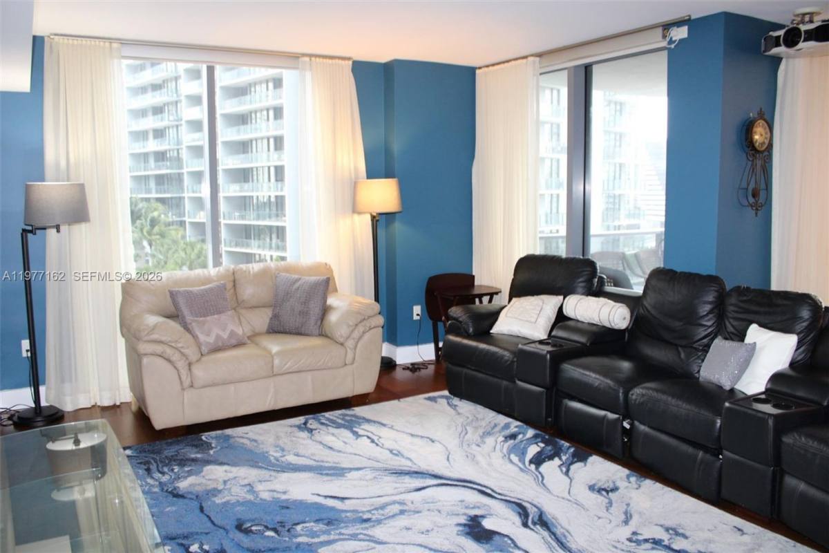 Apartment for rent at 31 SE 6th St, Miami, FL 33131