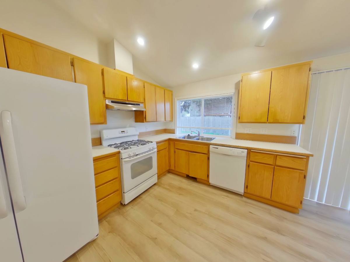 House for rent at 2310 Snelling Dr, Eugene, OR 97408