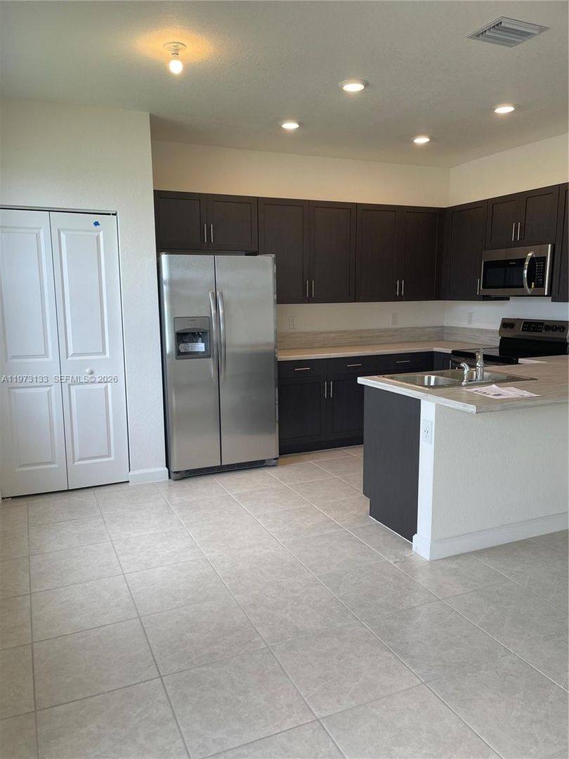 Townhouse for rent at 20564 NE 5th Place, Miami, FL 33179