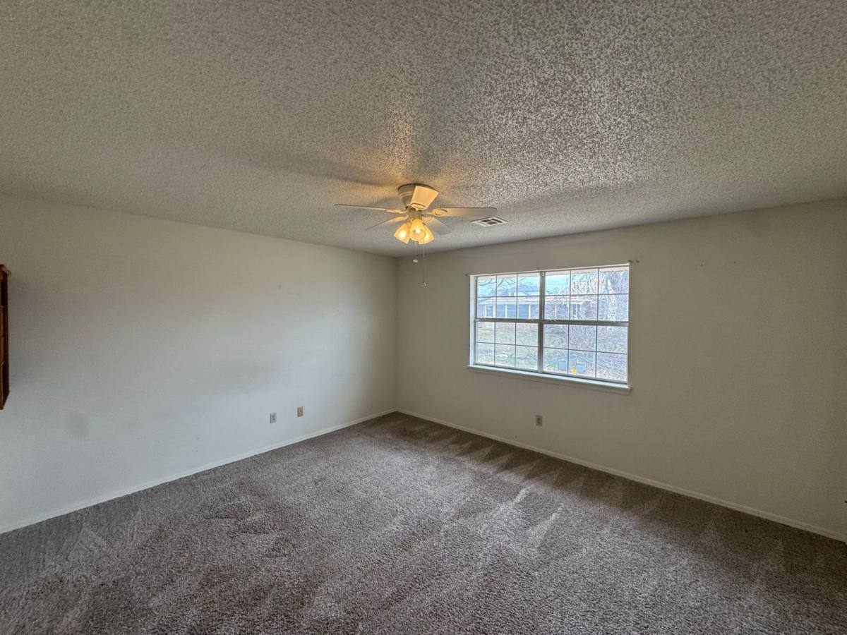 House for rent at 312 S 11th Place, Rogers, AR 72756