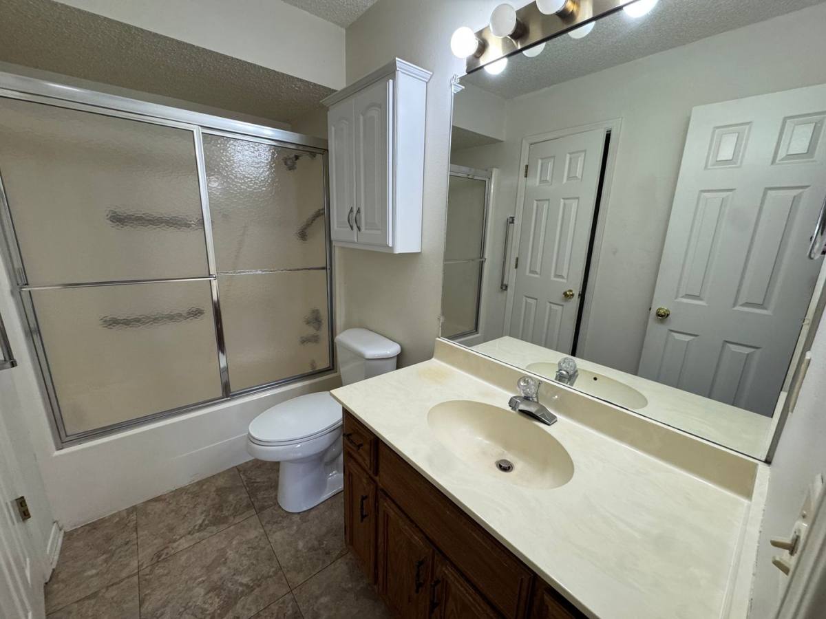 House for rent at 312 S 11th Place, Rogers, AR 72756