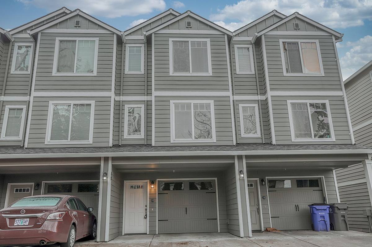 Townhouse for rent at 15075 SE Powell Blvd, Portland, OR 97236