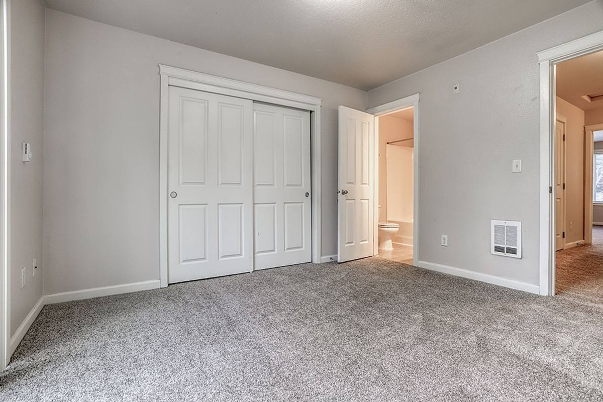 Townhouse for rent at 15075 SE Powell Blvd, Portland, OR 97236