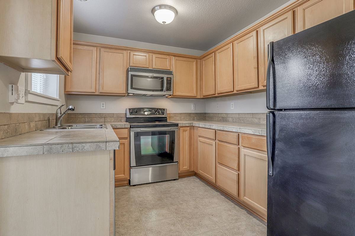Townhouse for rent at 15075 SE Powell Blvd, Portland, OR 97236