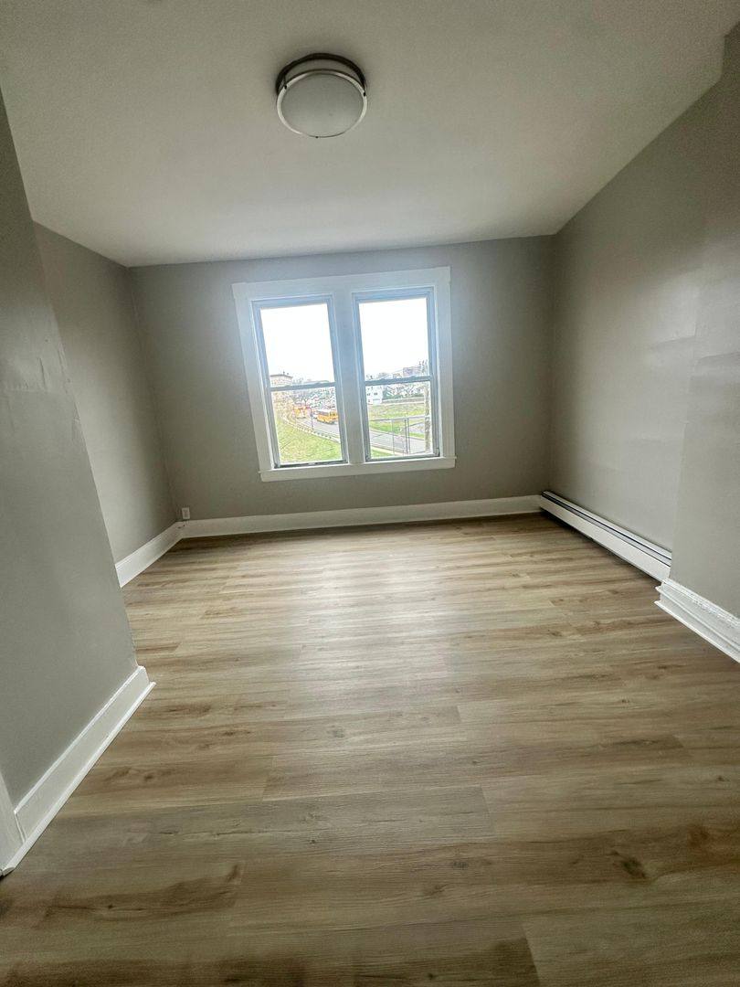 Apartment for rent at 172 Glen St, New Britain, CT 06051