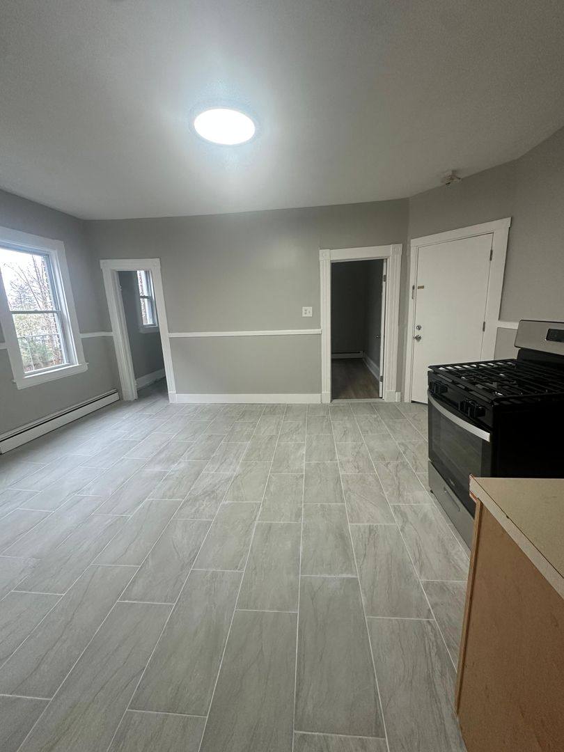 Apartment for rent at 172 Glen St, New Britain, CT 06051