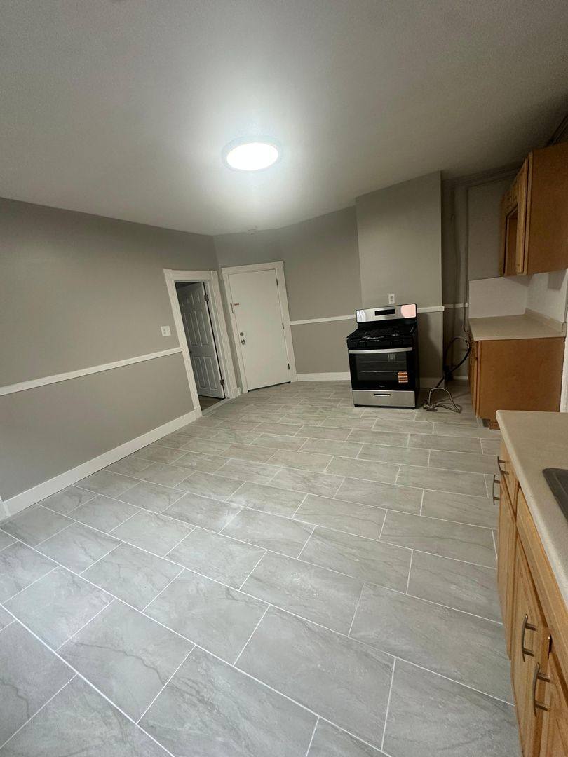 Apartment for rent at 172 Glen St, New Britain, CT 06051