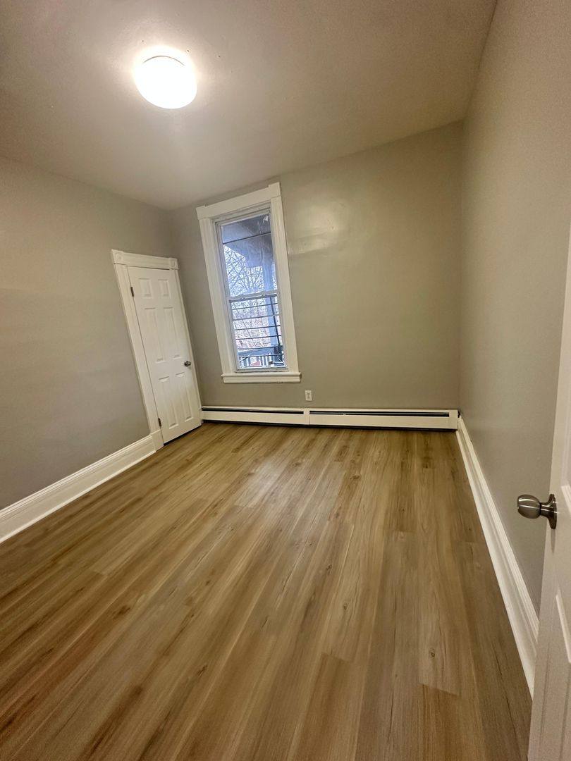 Apartment for rent at 172 Glen St, New Britain, CT 06051