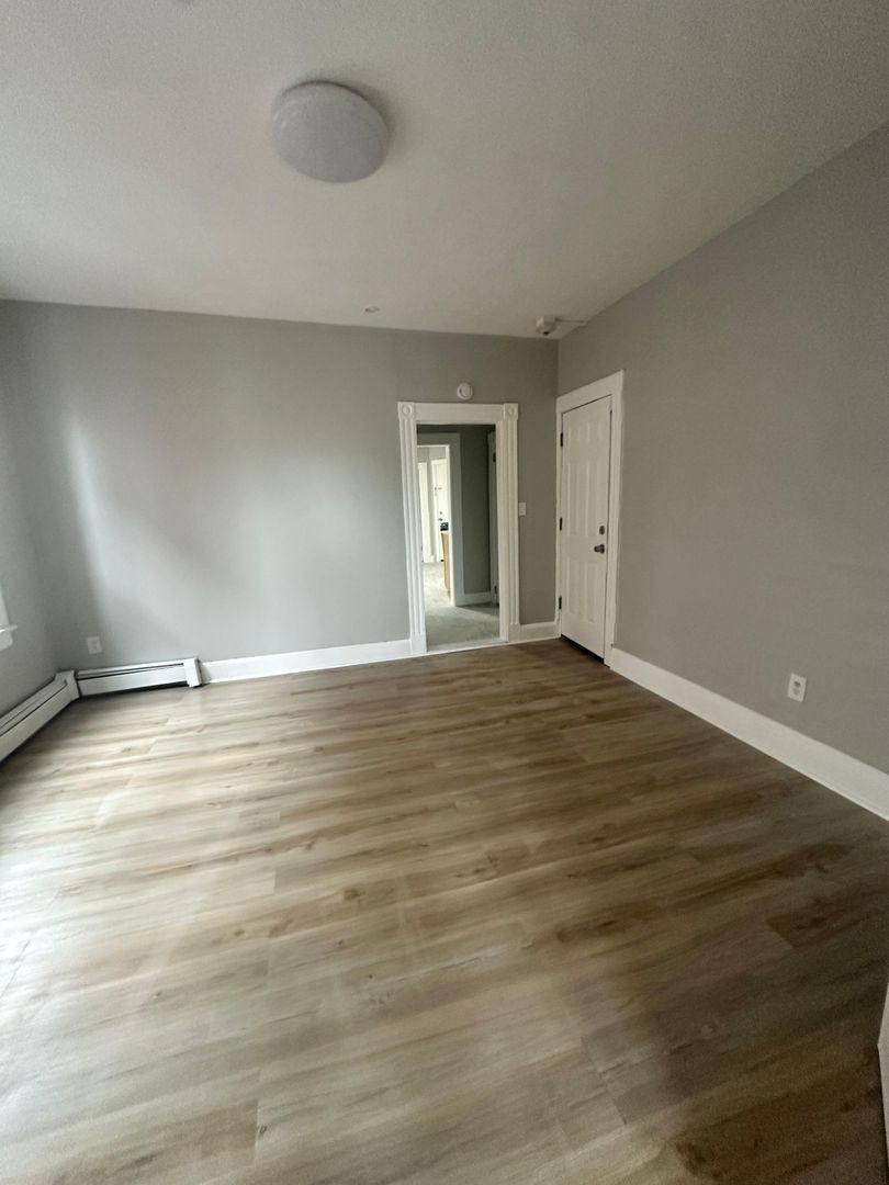Apartment for rent at 172 Glen St, New Britain, CT 06051